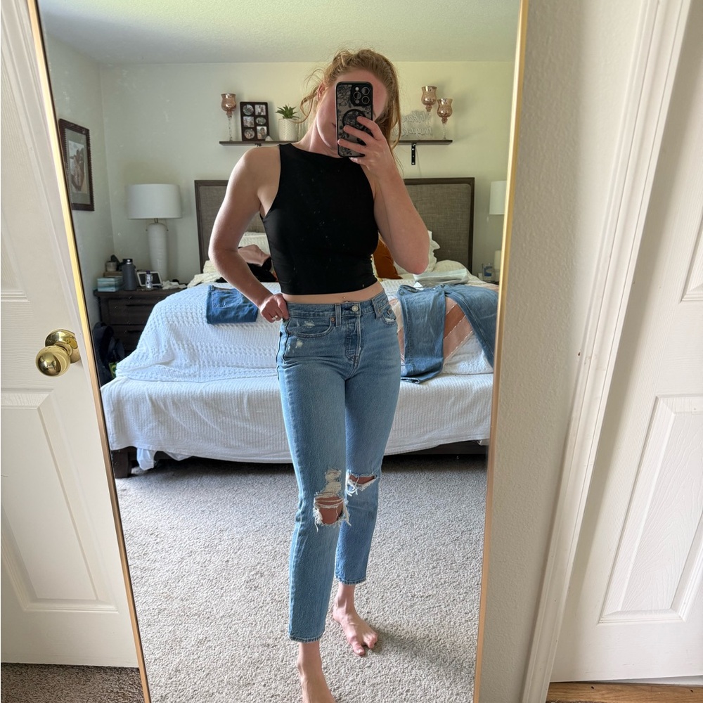 Levi’s wedgie crop jeans